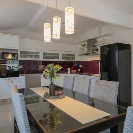 וילה Klarita - Makarska By Guide *