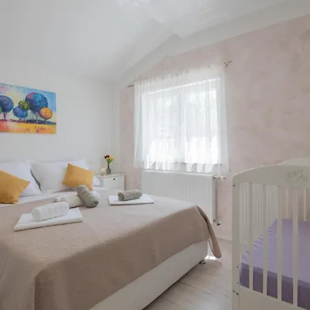 Klarita - Makarska By Guide