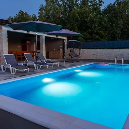 Klarita - Makarska By Guide *