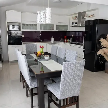 Klarita - Makarska By Guide *