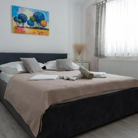 Klarita - Makarska By Guide *